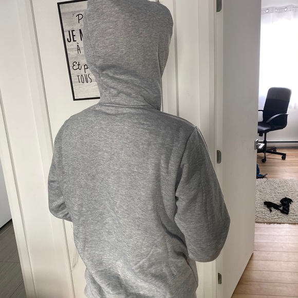Vêtements Hoodies - Picture 2 of 2